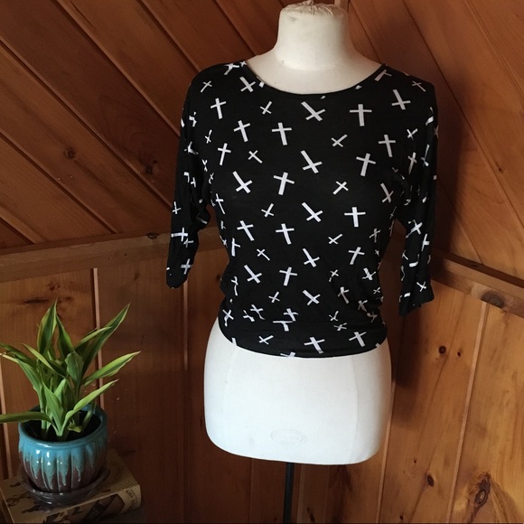 Super Cute Top with Bow - Picture 1 of 4